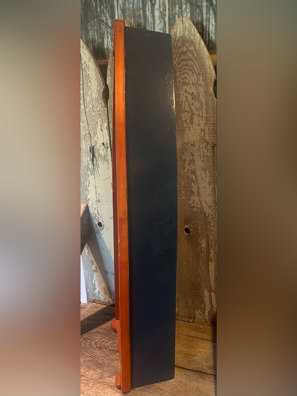 Boat-Shaped Display Shelf - Picture 3 of 12